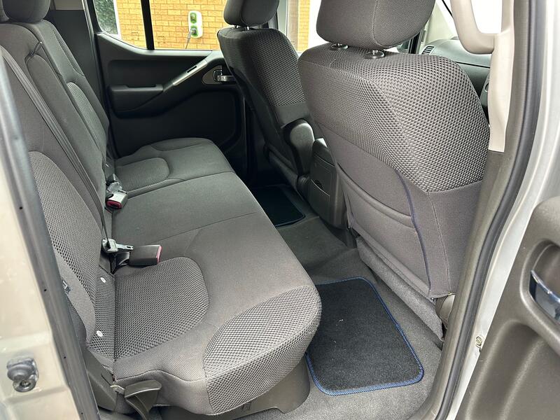 NISSAN NAVARA