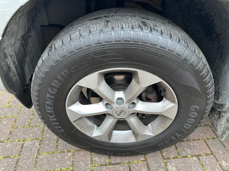 NISSAN NAVARA