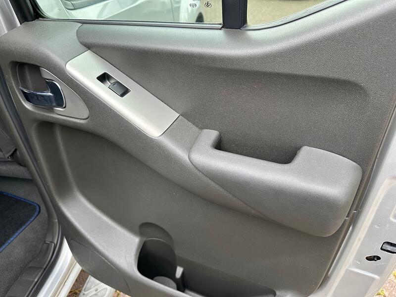 NISSAN NAVARA