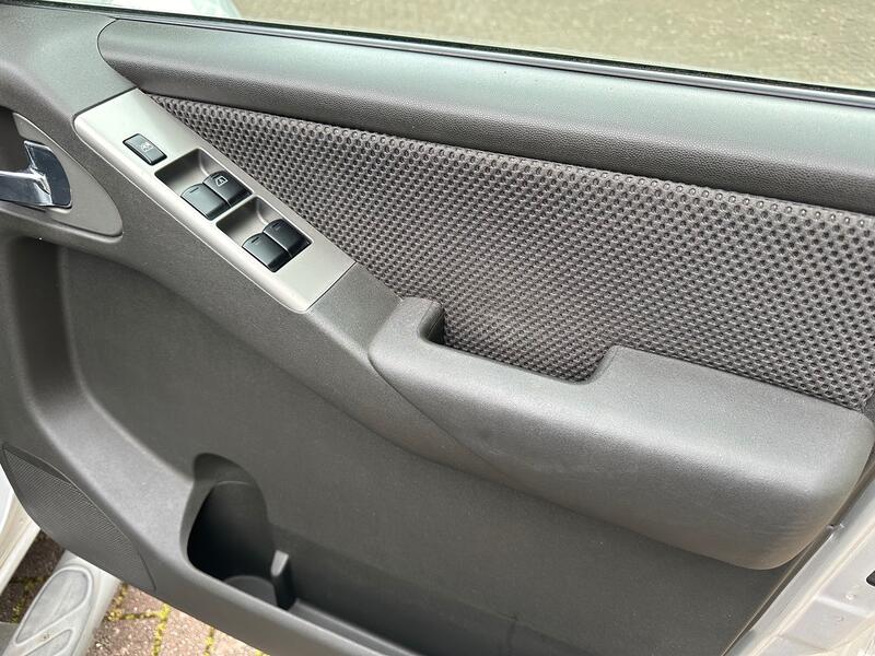 NISSAN NAVARA