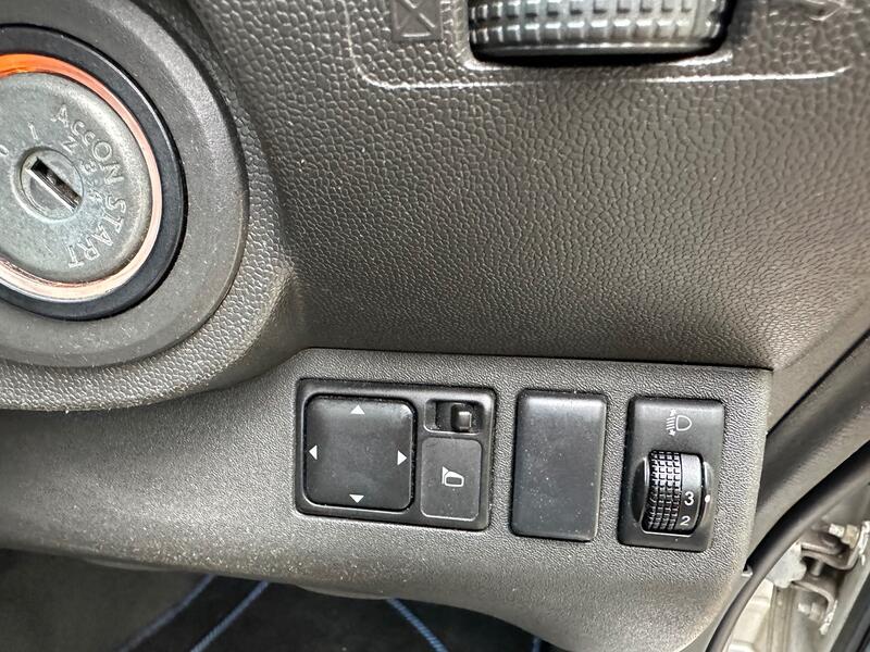 NISSAN NAVARA