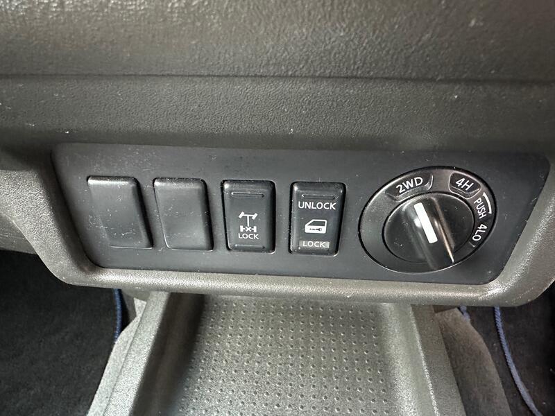 NISSAN NAVARA