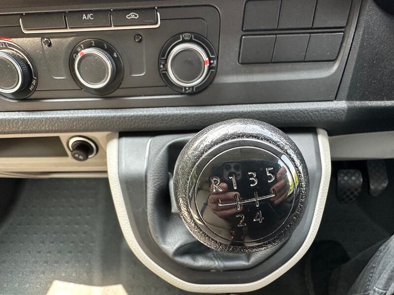 VOLKSWAGEN TRANSPORTER