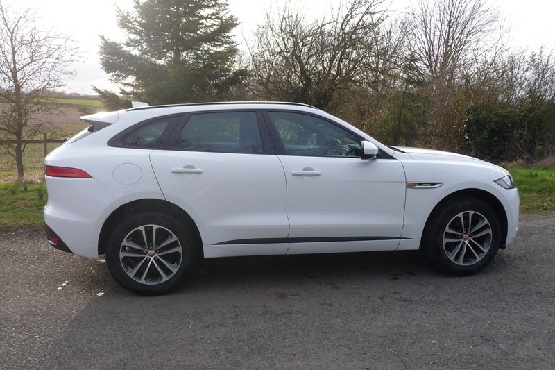 JAGUAR F-PACE