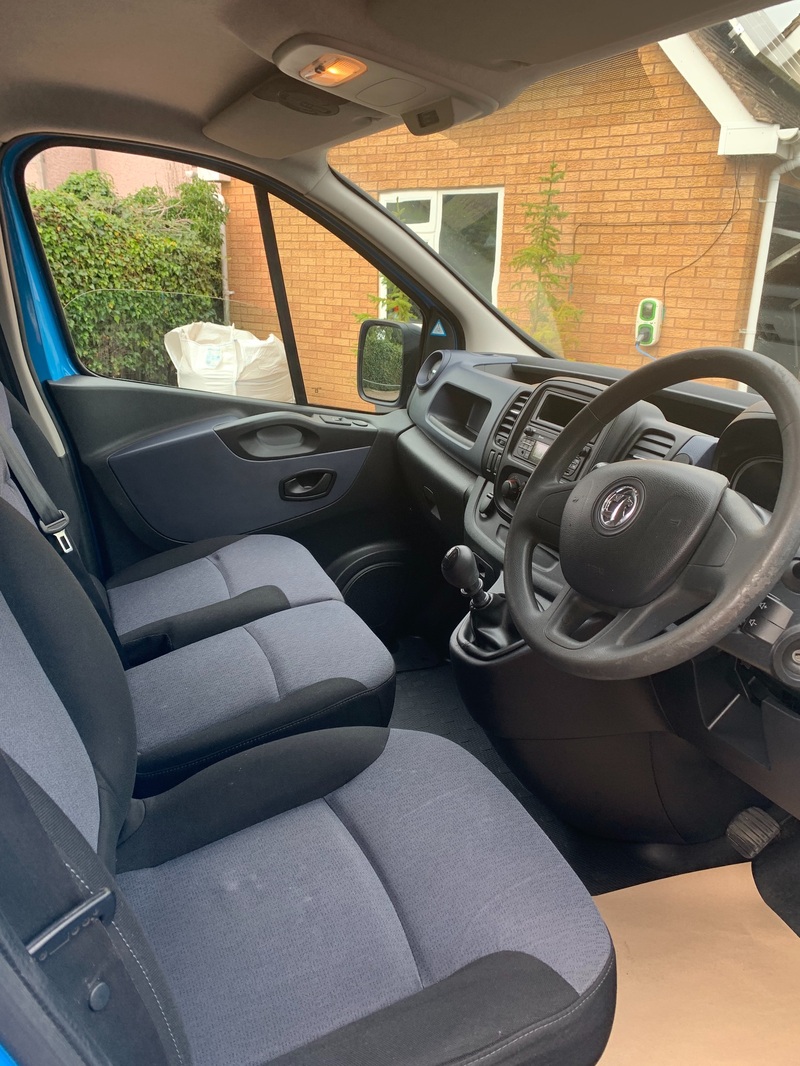 VAUXHALL VIVARO