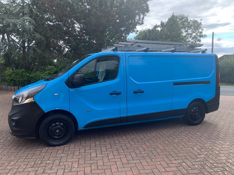 VAUXHALL VIVARO