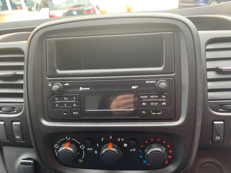 VAUXHALL VIVARO