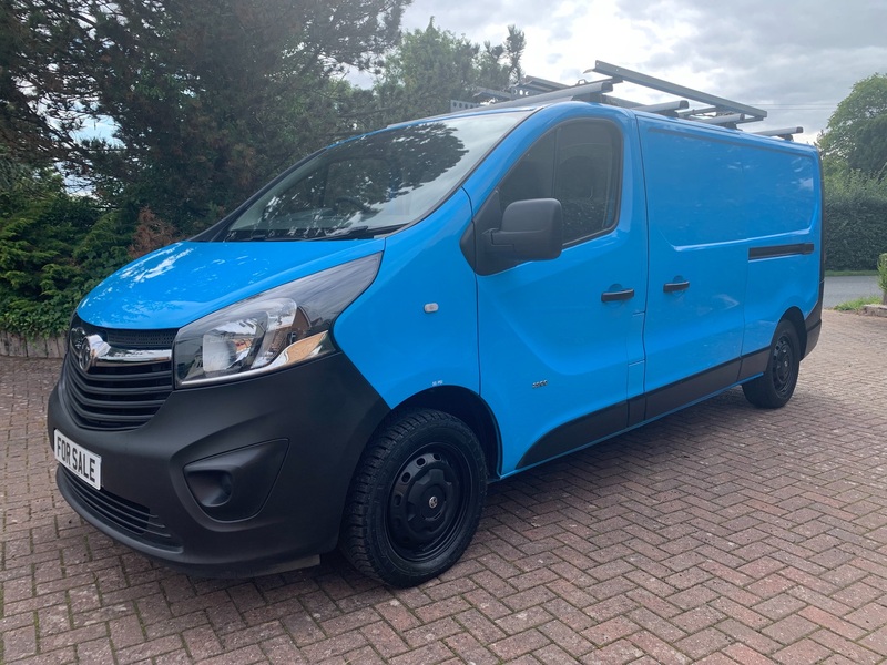 VAUXHALL VIVARO