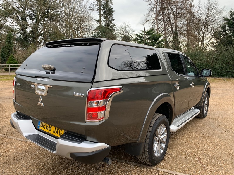 MITSUBISHI L200