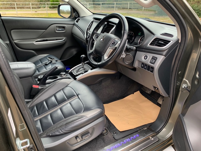 MITSUBISHI L200