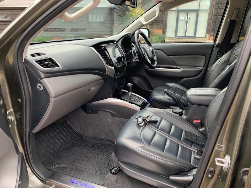 MITSUBISHI L200