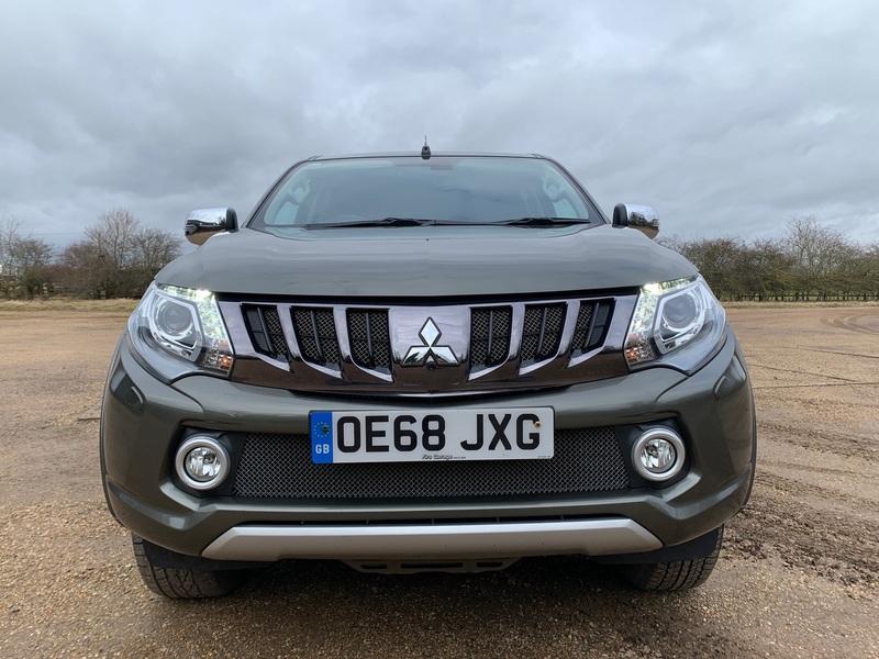 MITSUBISHI L200