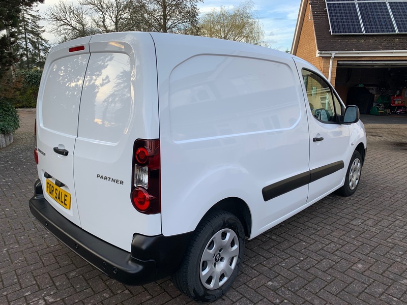 PEUGEOT PARTNER